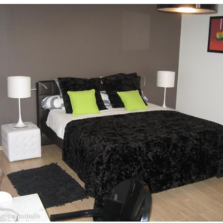 Le Pavillon De Nathalie Hotel Isles-sur-Suippe Екстериор снимка